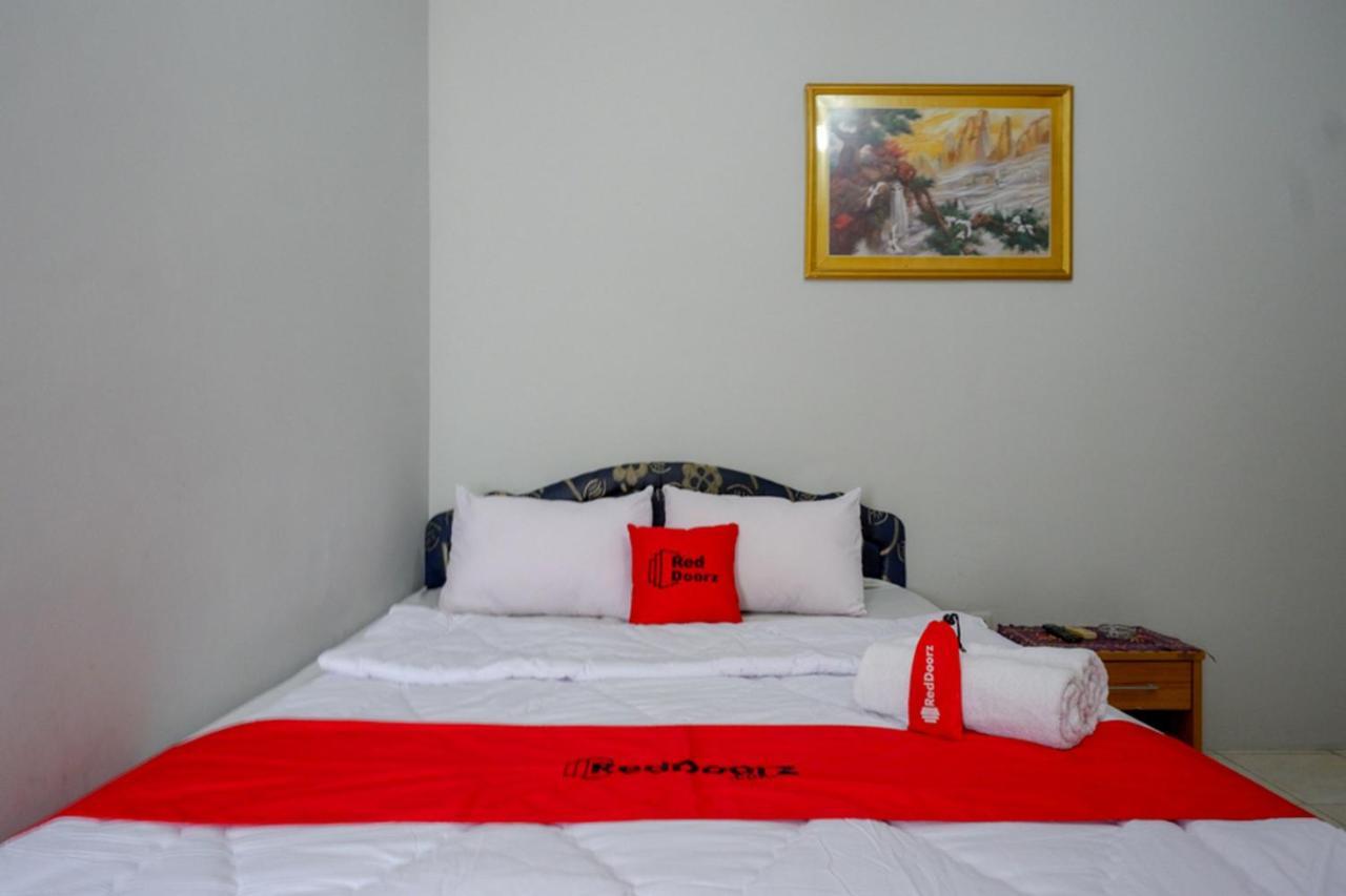 Reddoorz @ Hotel Aulia Majene מראה חיצוני תמונה