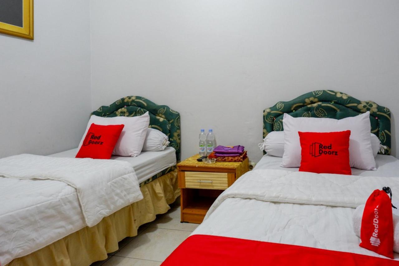 Reddoorz @ Hotel Aulia Majene מראה חיצוני תמונה