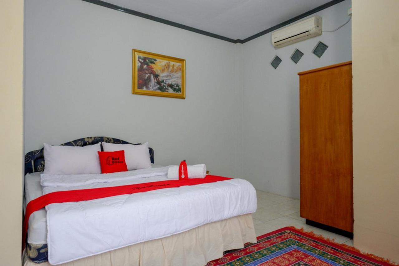 Reddoorz @ Hotel Aulia Majene מראה חיצוני תמונה