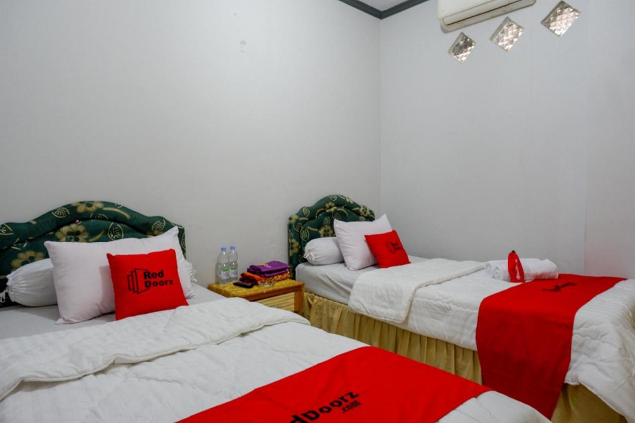 Reddoorz @ Hotel Aulia Majene מראה חיצוני תמונה