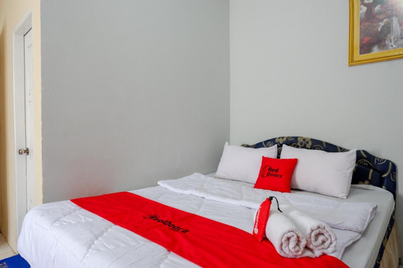 Reddoorz @ Hotel Aulia Majene מראה חיצוני תמונה