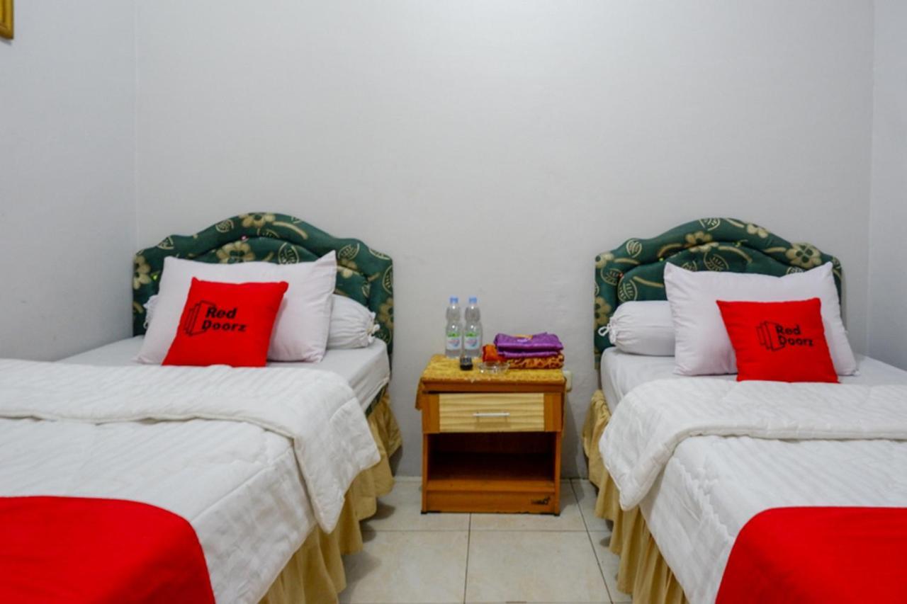 Reddoorz @ Hotel Aulia Majene מראה חיצוני תמונה