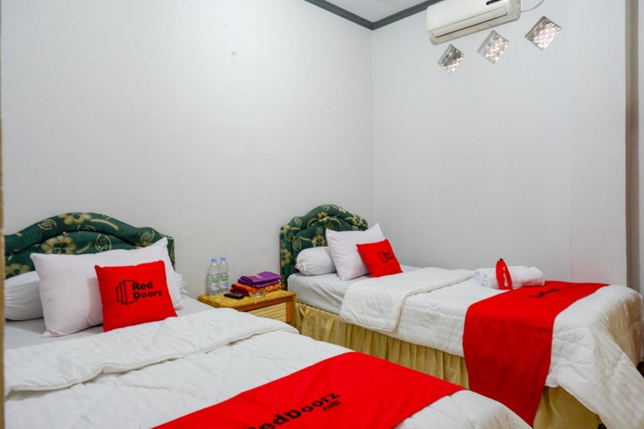 Reddoorz @ Hotel Aulia Majene מראה חיצוני תמונה